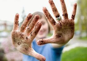 De oorzaken van parasieten in het menselijk lichaam